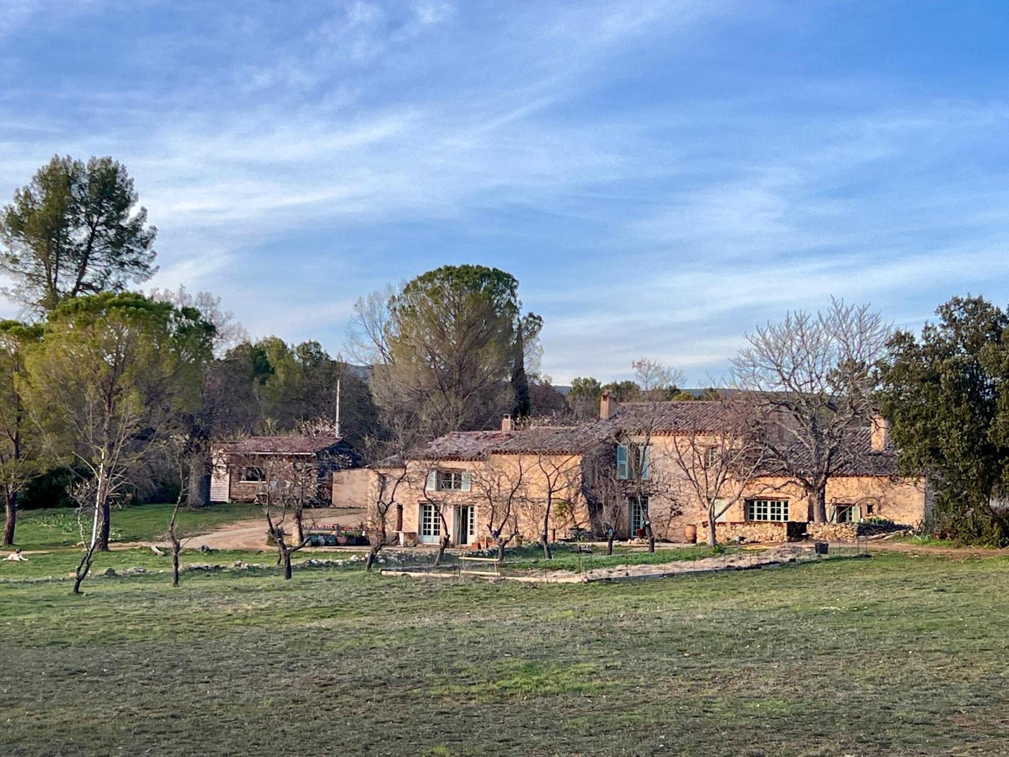 Independant Au Sein D'un Mas Provencal